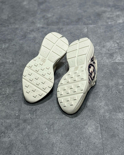 GUC Sneakers