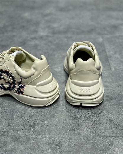GUC Sneakers