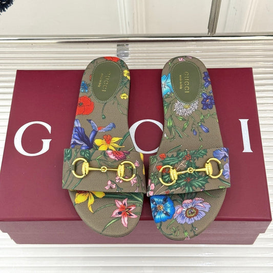 SLIDE SANDALS IN WARM BEIGE FABRIC FLORAL AND LEAF PRINT
