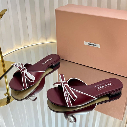 SLIDES SANDALS IN BURGUNDY RED CALFSKIN BOW IN TRAP