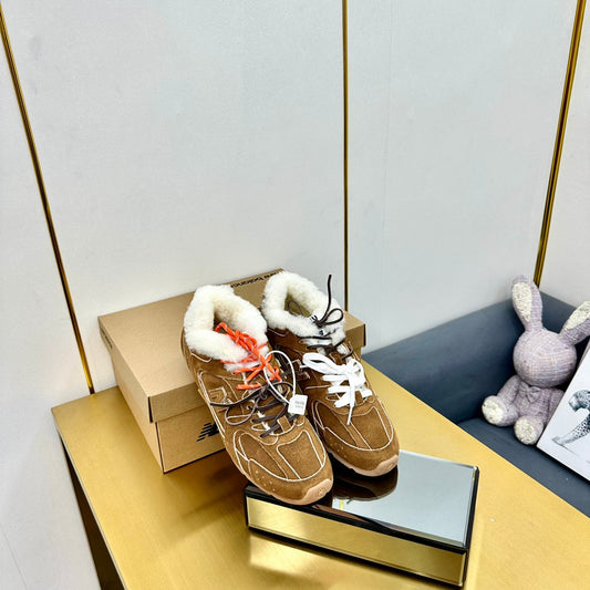 MIUXNB 530 SNEAKERS IN BROWN SUEDE SHEARLING
