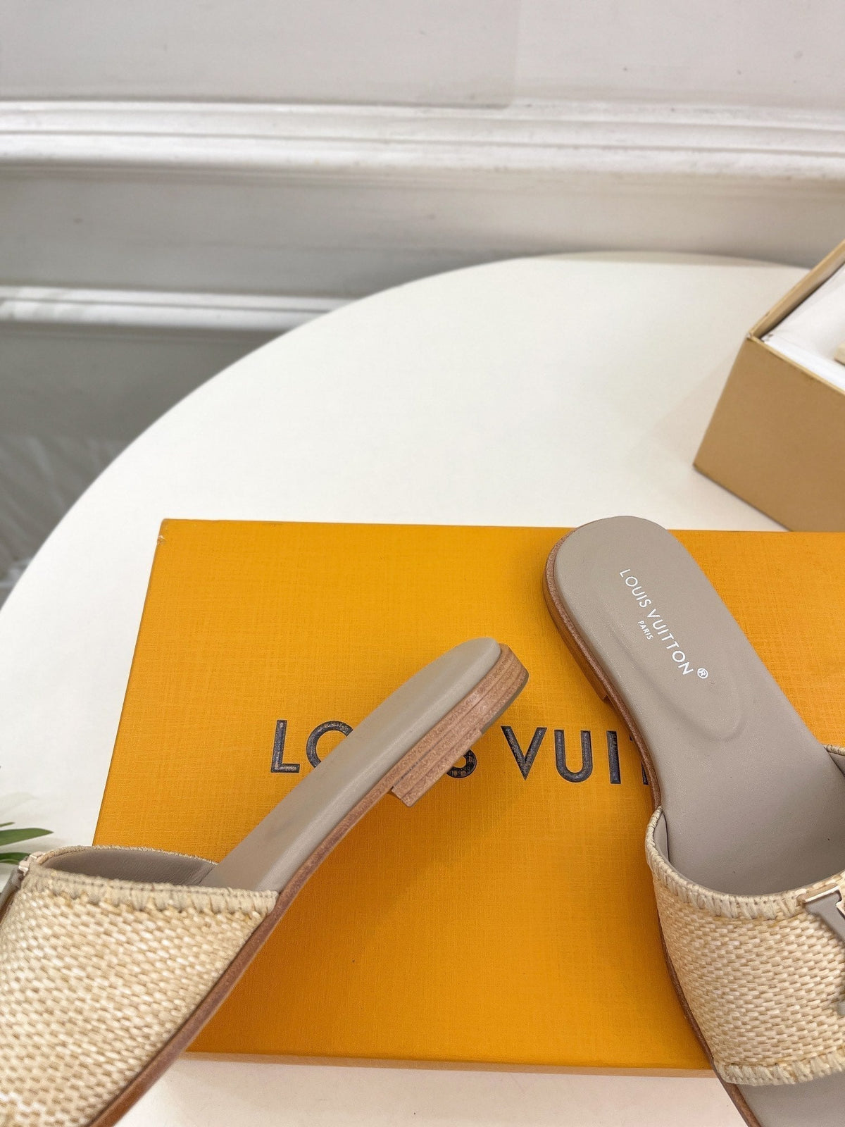 LV WOMEN CAPRI FLAT MULES IN TAN BROWN LEATHER AND RAFFIA
